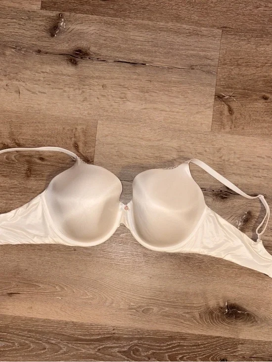 Victoria's Secret Smooth Padded Bra in Ivory - Picture 1 of 4